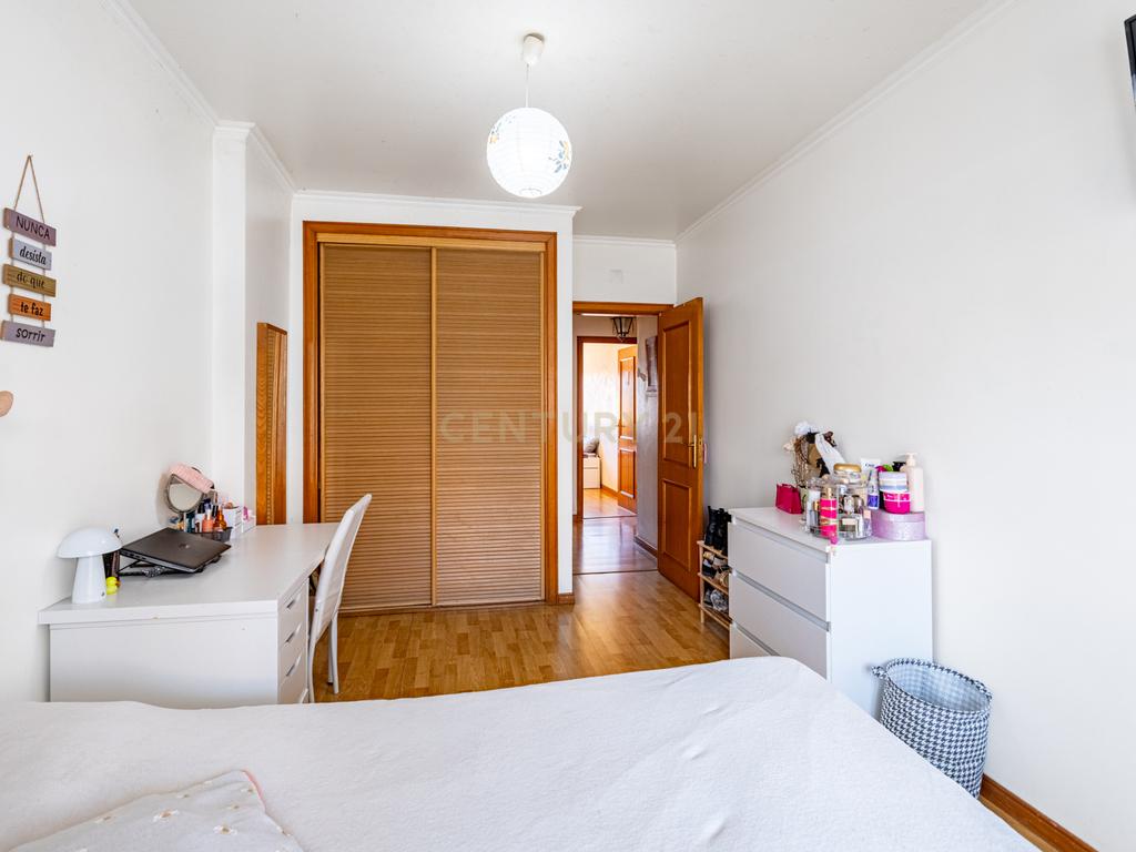 Exclusivo T4 Duplex na Urbanização da Cavaleira | 205 m² de Área Total | Parqueamento - Image 11
