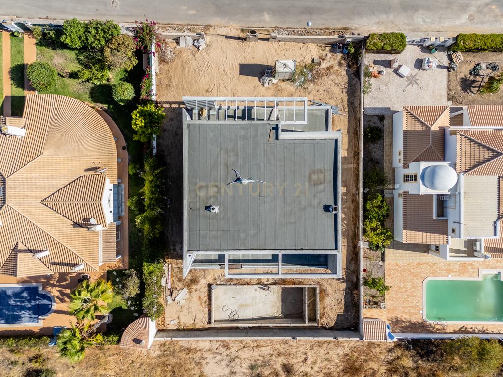 Moradia T5 contemporânea em construção avançada com piscina | Álamos, Guia – Albufeira - Image 35