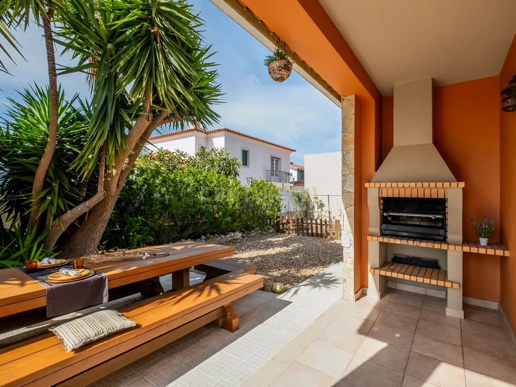 Elegante Moradia T4 com Piscina e Jardim em Mafra: Um Equilíbrio Perfeito entre Campo e Praia - Image 17