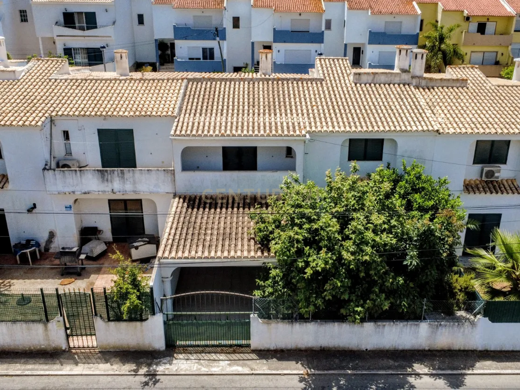 Moradia T4 em Faro, Gambelas - O melhor de dois mundos, onde a tranquilidade rural se encontra no conforto da cidade. - Image 9