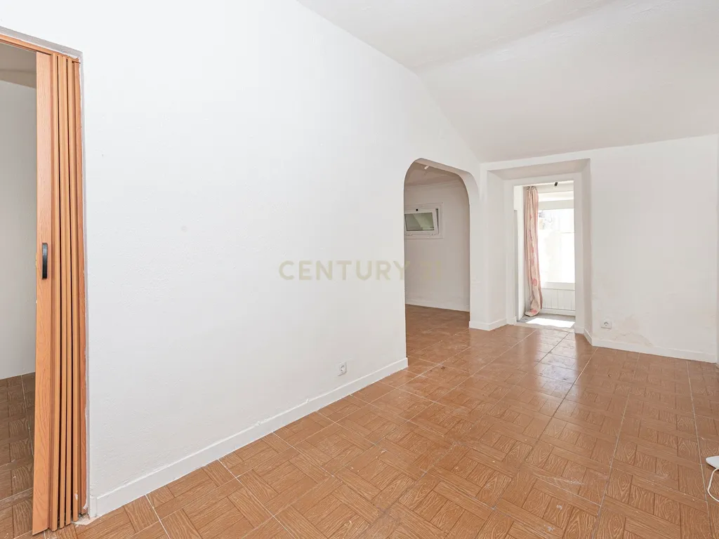 Moradia com 136 m2 de área útil localizada na Rua da Capela, Idanha Belas - Image 7