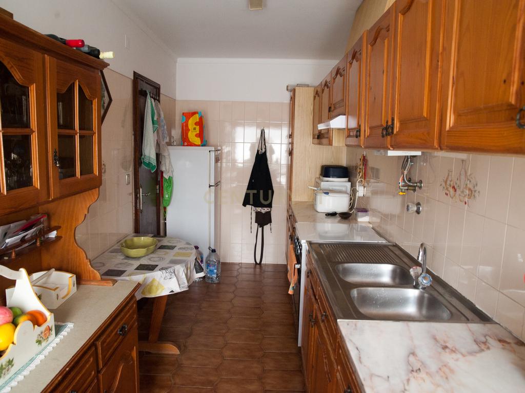 Apartamento T3 em Peniche, Atouguia da Baleia, perto da praia e com boa exposição solar - Image 11