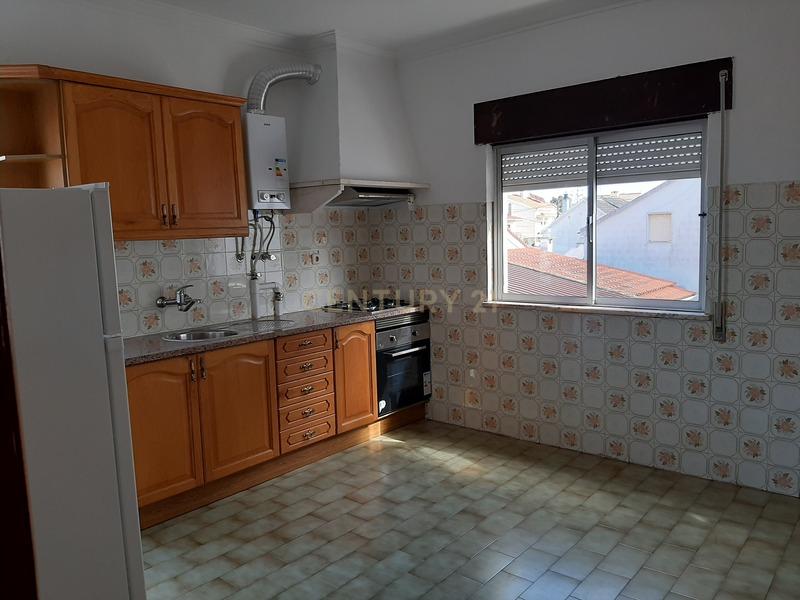 Andar de Moradia T2 com Logradouro e Garagem, na Quinta do Conde - Image 6