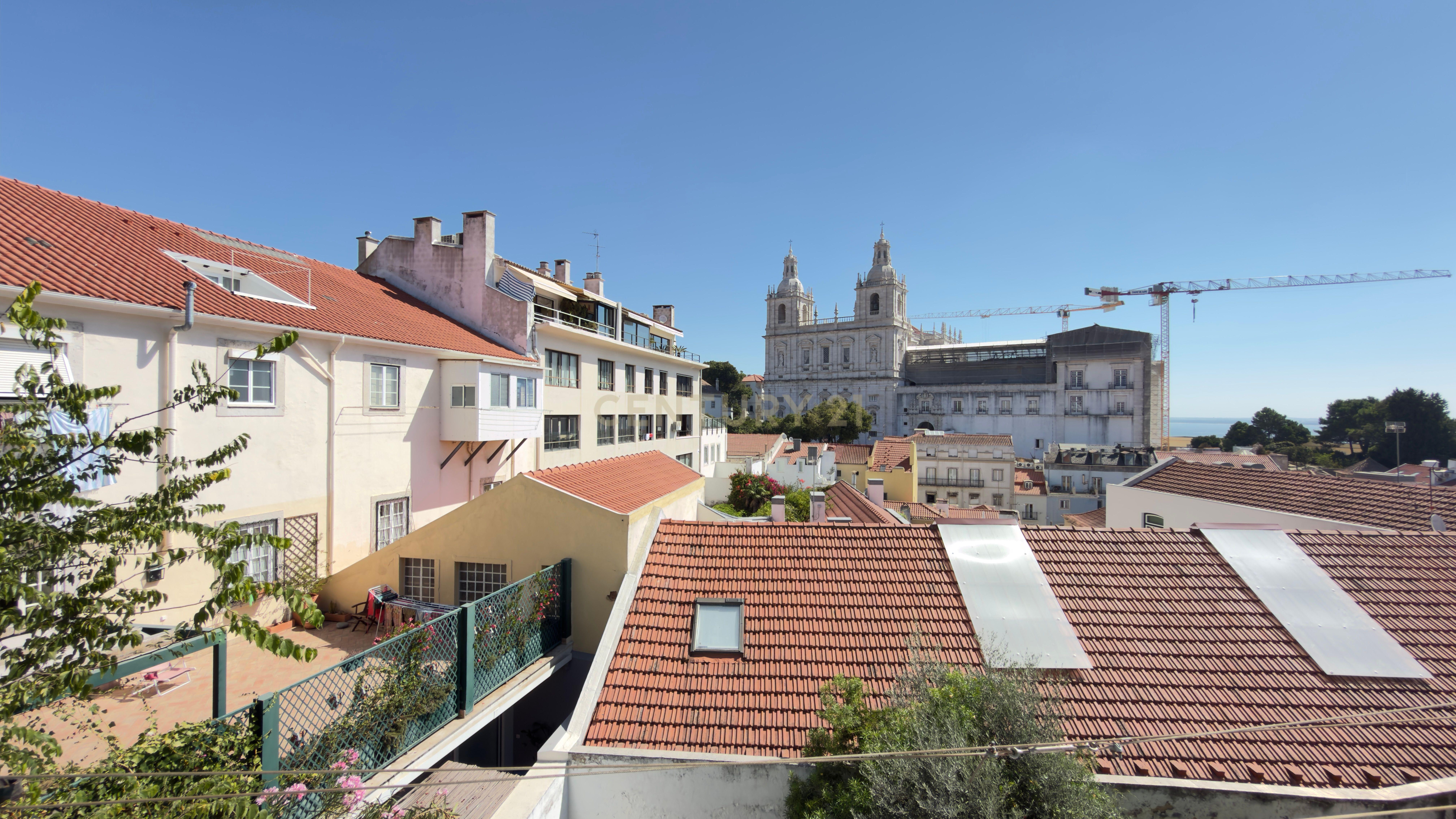 Fotografia 10 de Apartamento T2 para remodelar com vista para o Convento de São Vicente