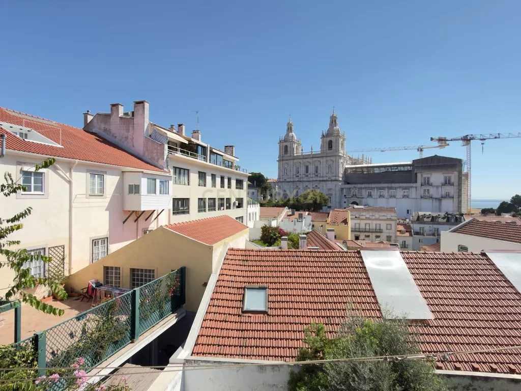 Apartamento T2 para remodelar com vista para o Convento de São Vicente - Image 10
