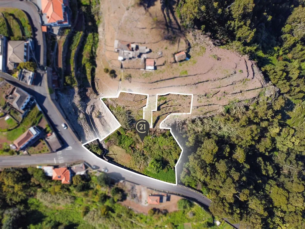 Terreno com Vista Mar e Potencial de Construção em Santa Cruz - Image 2