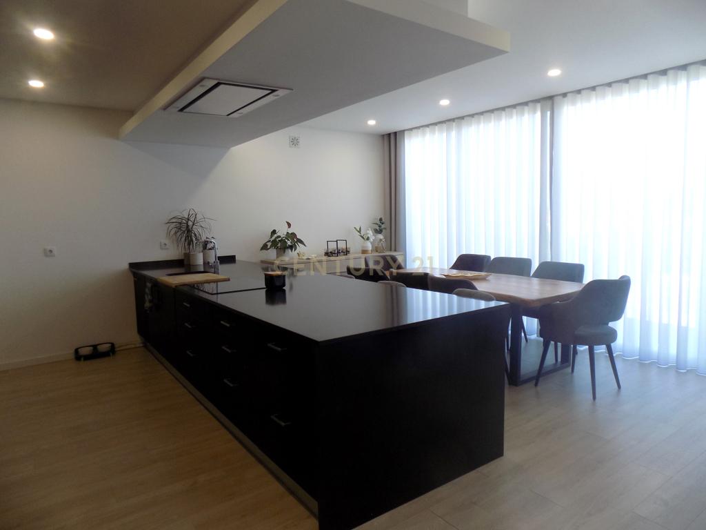 Fantástica  Moradia T3 em Torres Vedras com Jardim e Terraço - Image 11