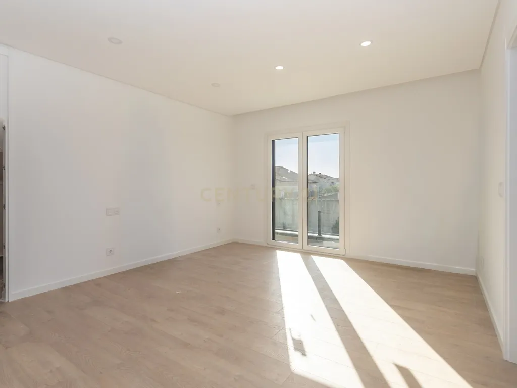 Carisma e boas áreas na sua Moradia Nova T4 Suites!!! no Pinhal do General - Image 52