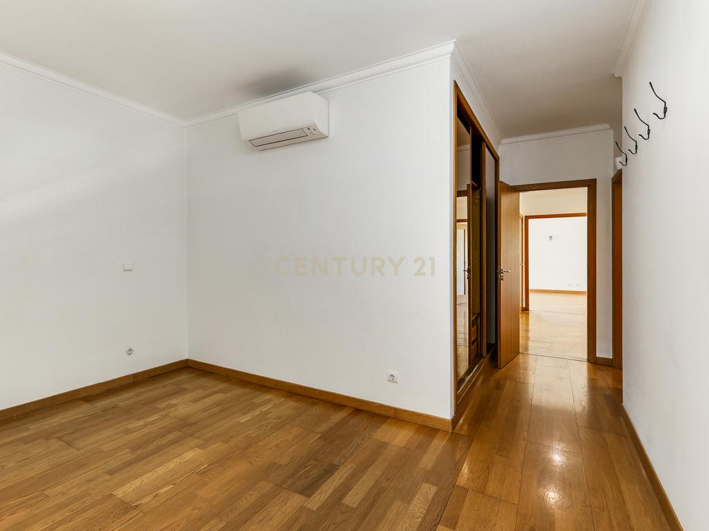 Apartamento T3+Box em Telheiras – Rua Fernando Lopes Graça - Lisboa - Image 23