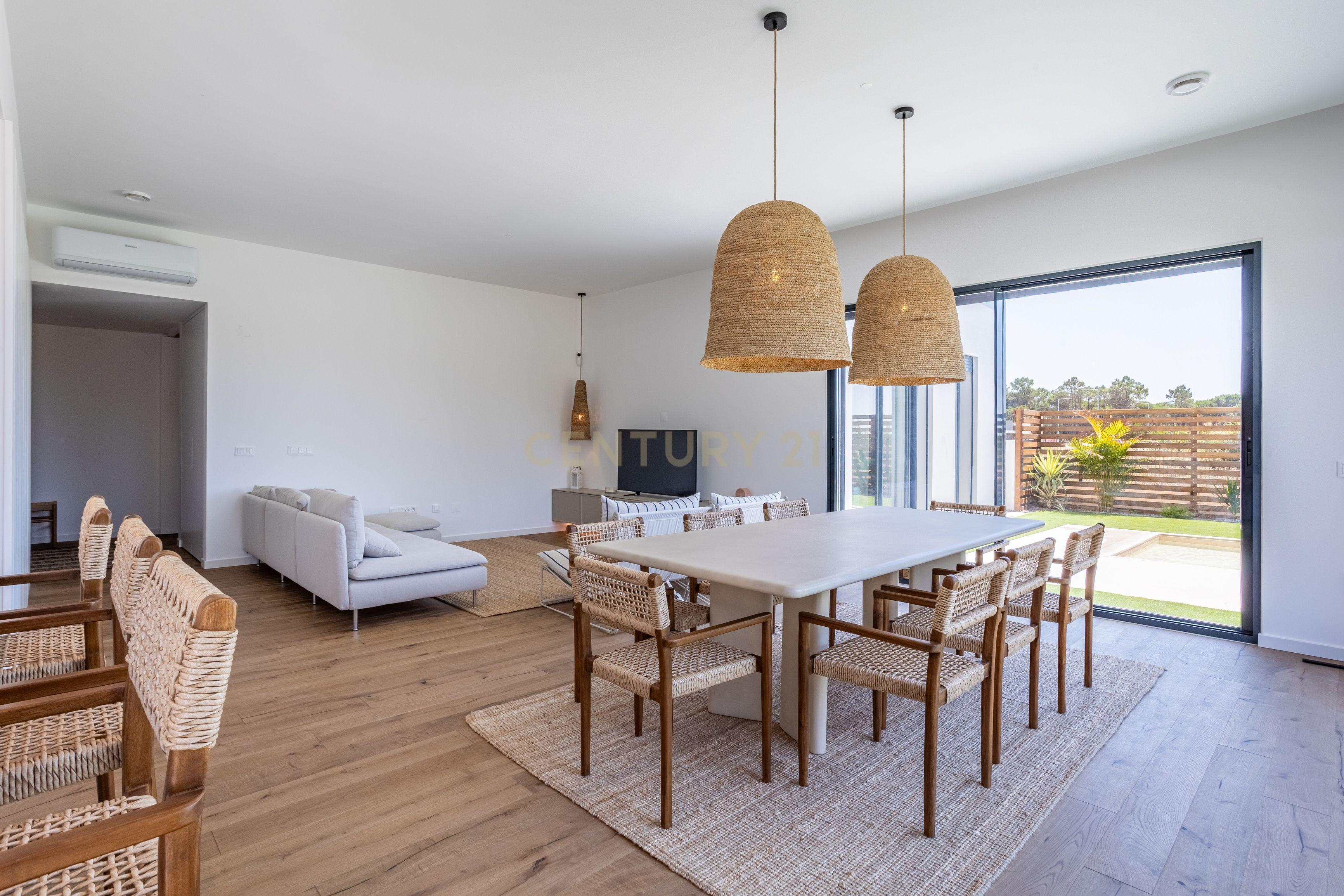 Fotografia 8 de Luxuosa Moradia T4 com Piscina na Lagoa Albufeira, para Arrendamento