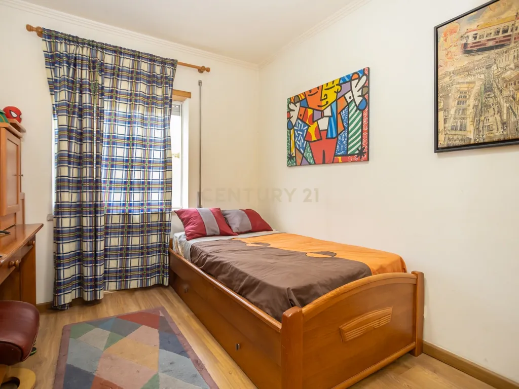 Apartamento T3 com Vista Panorâmica, no Monte da Caparica - Image 9