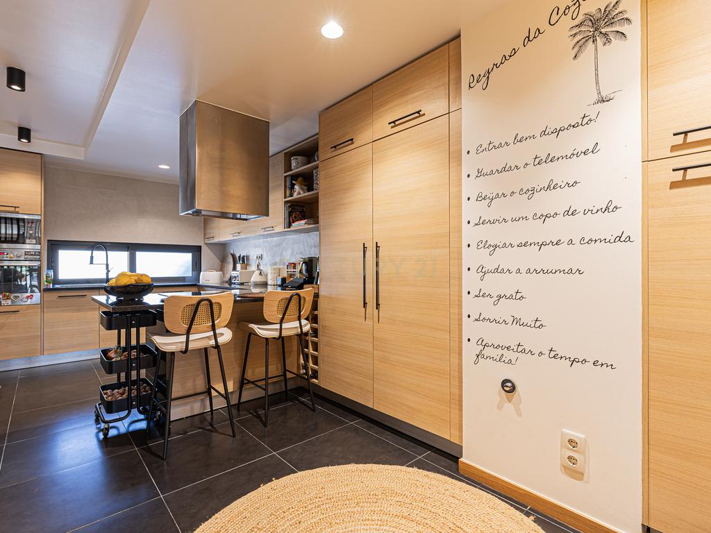 ✨ Moradia T4 de Luxo em Condomínio Exclusivo – Santo Antão do Tojal, Loures - Image 7