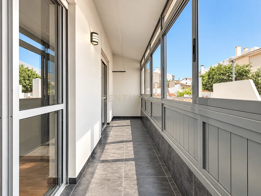 T2+2 Renovado com Sótão, Espaço Exterior e Garagem — Centro de Tires - Image 14