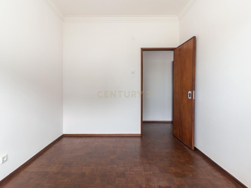 Apartamento T2 para arrendamento no centro da Costa da Caparica - Image 30