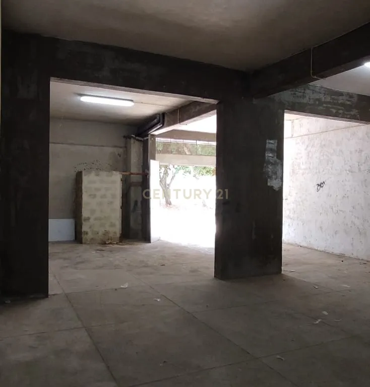 INVESTIMENTO - Venda de armazém arrendado (Lote 354) – Olivais Sul, Lisboa - Image 1