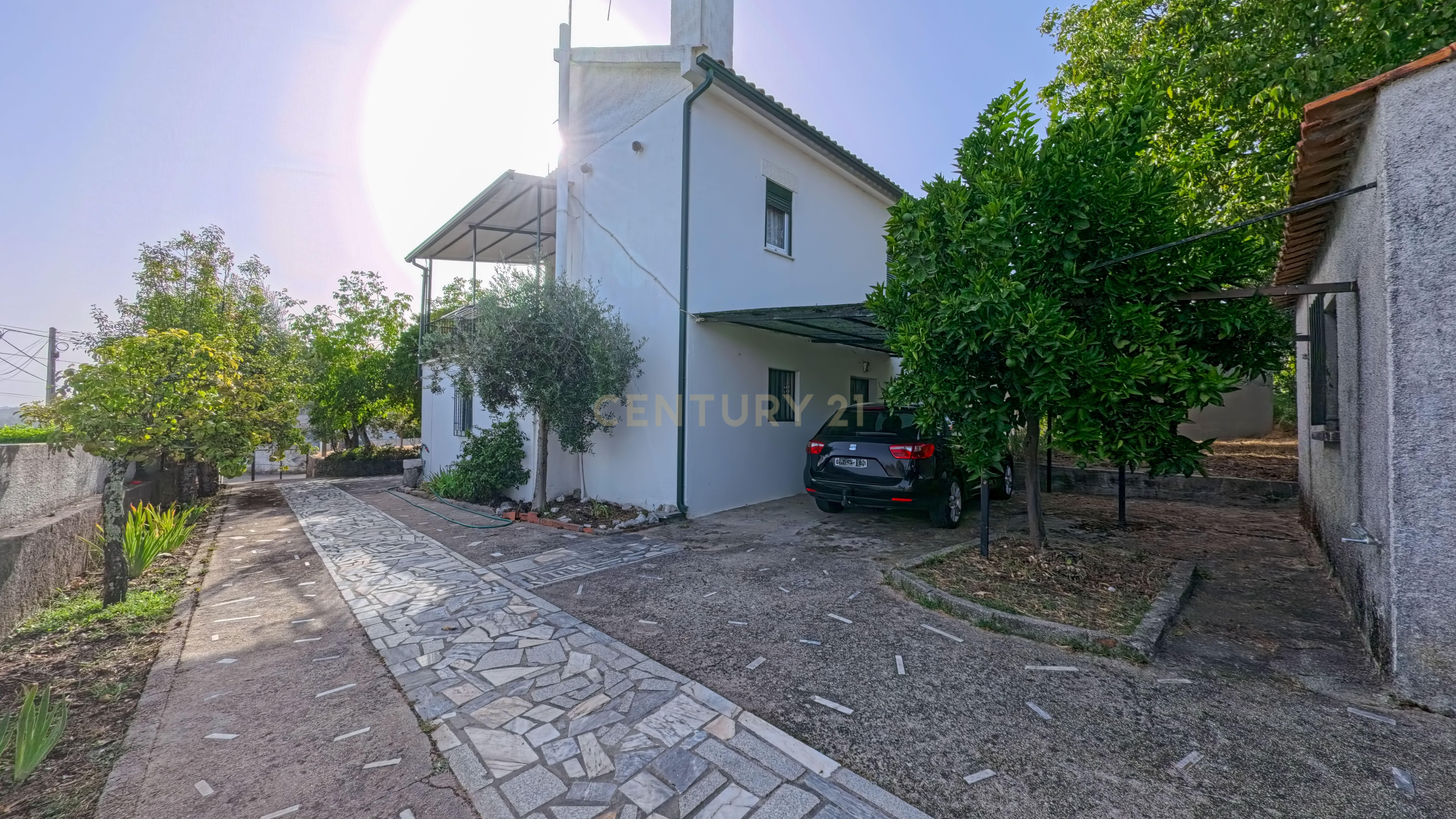 Moradia T3 com terreno de 1.800 m² em Espadanal -Viseu