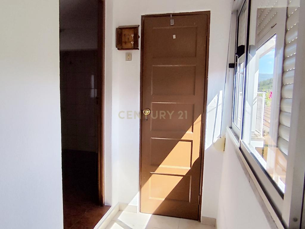 Casa geminada de dois pisos com reabilitação parcial em Vidago / Chaves - Image 10