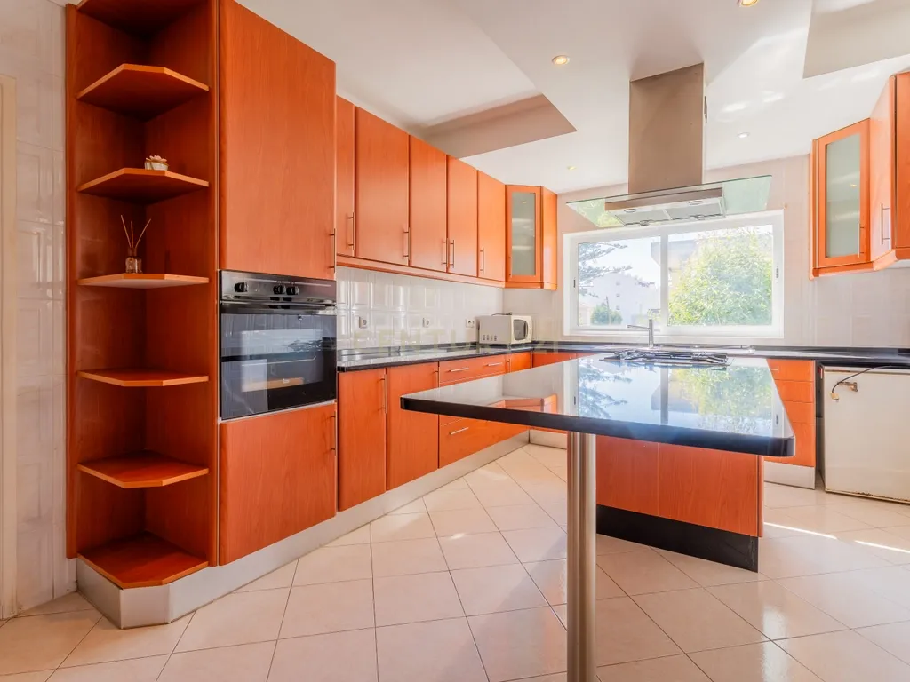 Moradia T4 com jardim no Bairro do Rosário, Cascais - Image 13