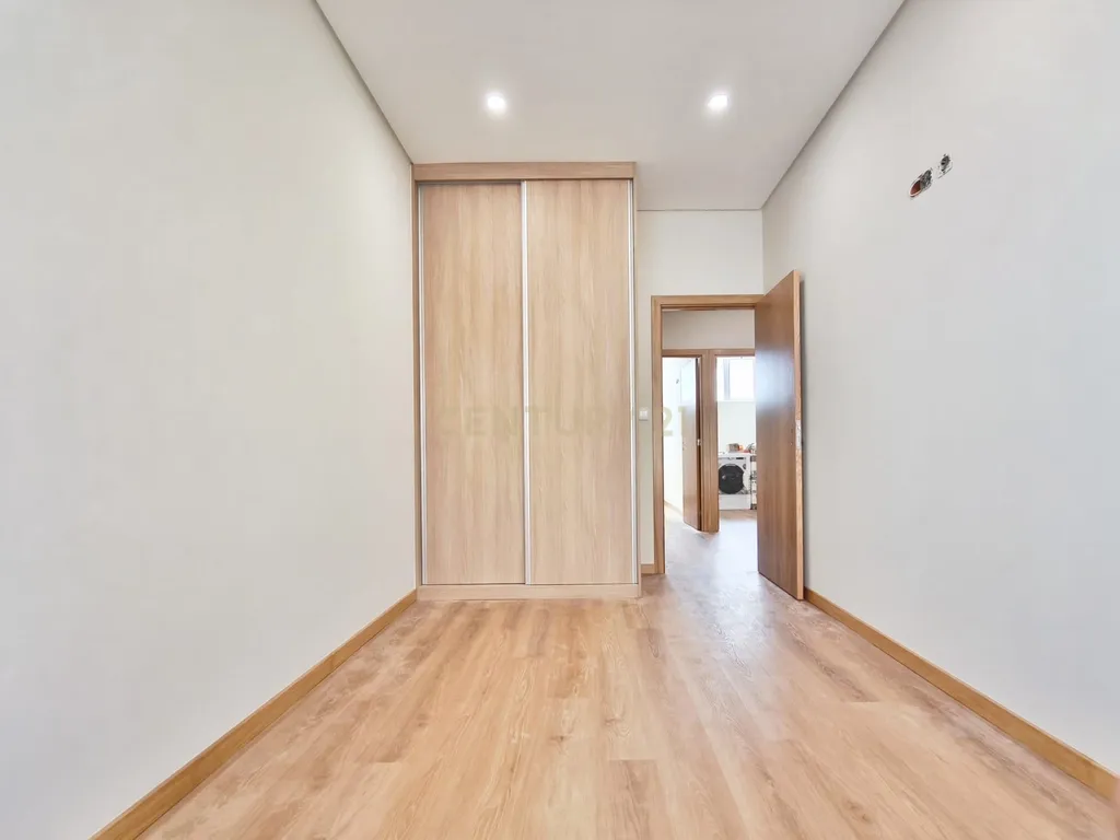 Apartamento T3 arrendado -com 6,5% rendimento - S. Mamede Infesta - Image 16