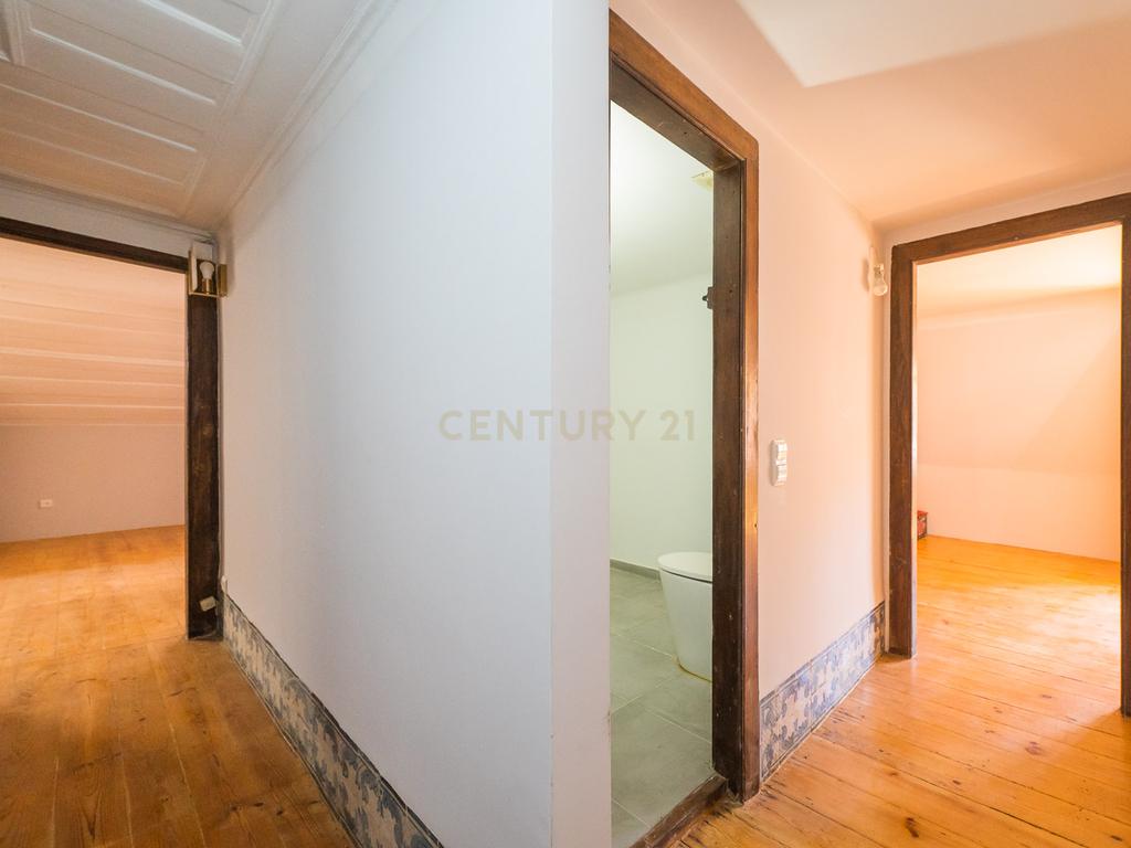Excelente Apartamento T2 | Janelas Verdes - Image 24