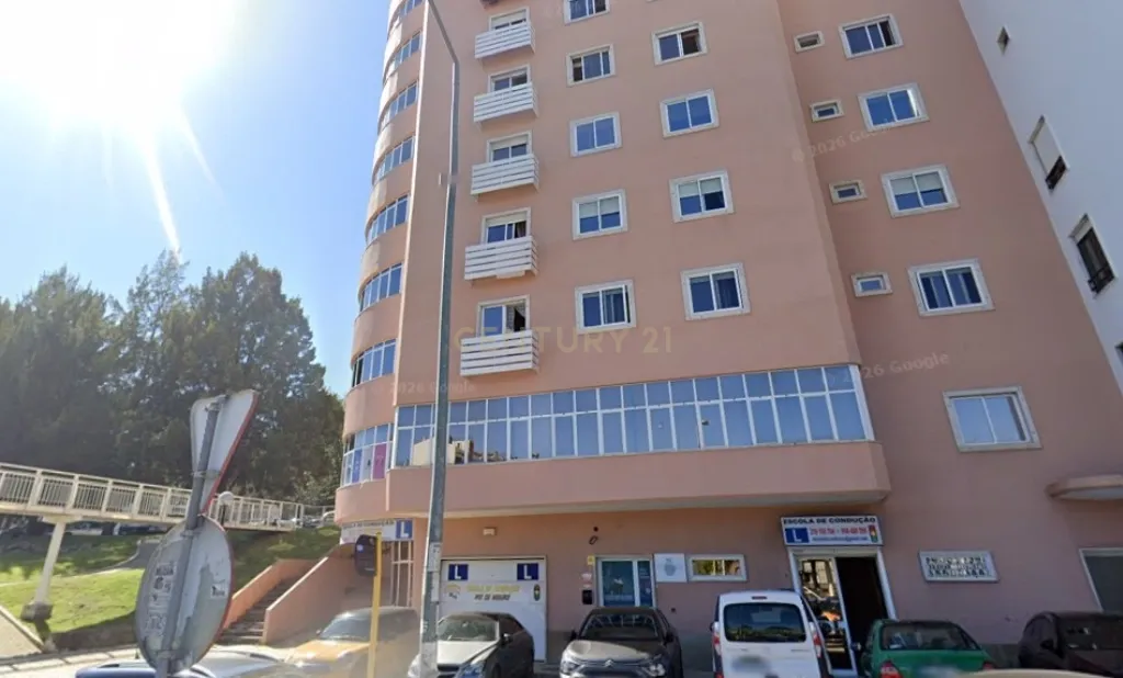 Loja Exclusiva de 223 m² — Rio de Mouro - Image 1