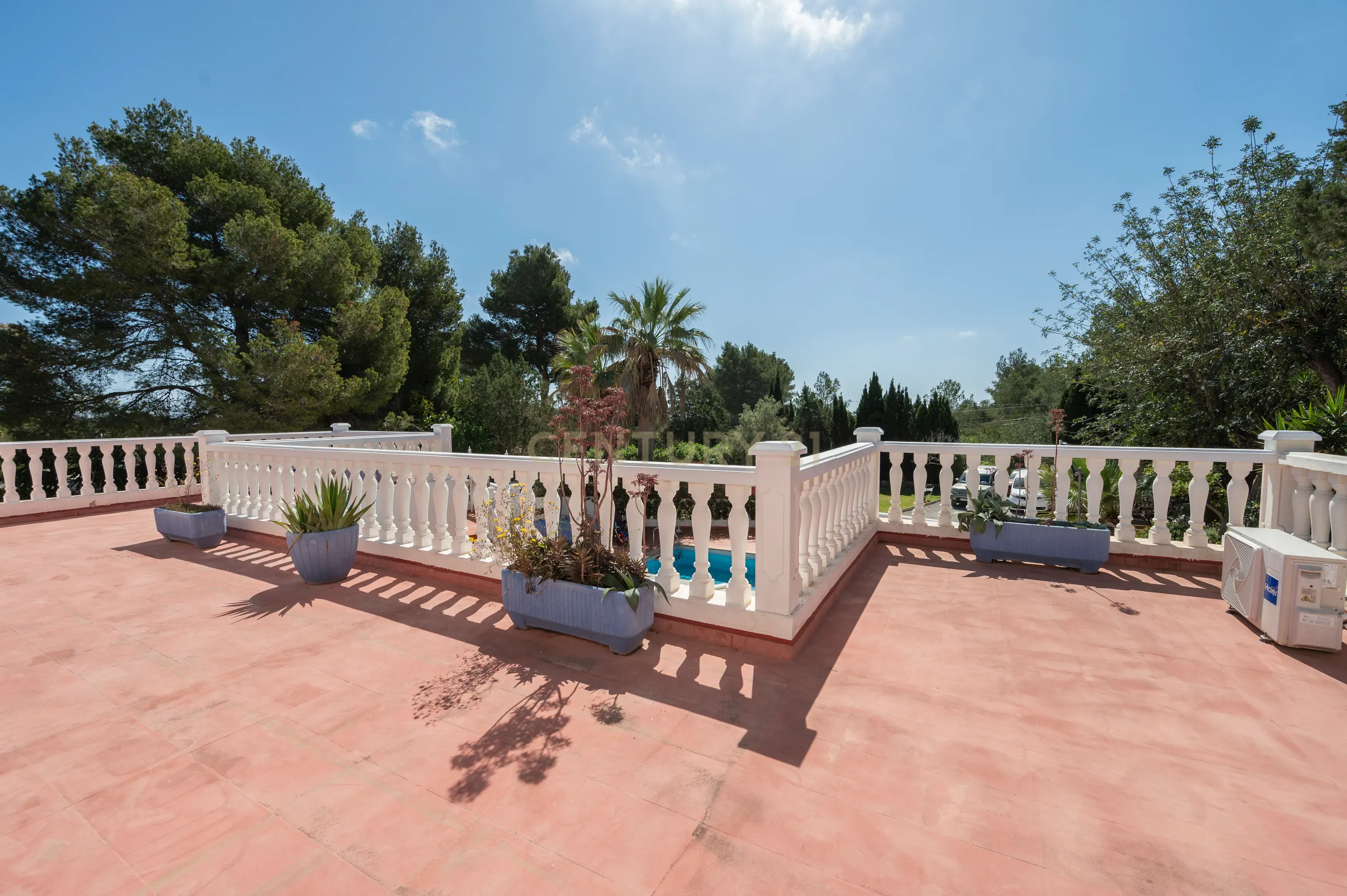Moradia para reformar em Santa Eulália com piscina e vista panorâmica. Ótima oportunidade para investidores. - Image 36