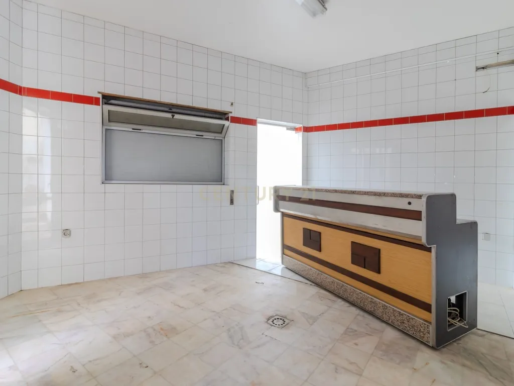 Moradia T3 + T1 + Espaço Comercial – Oportunidade Única no Centro da Vieira de Leiria - Image 24