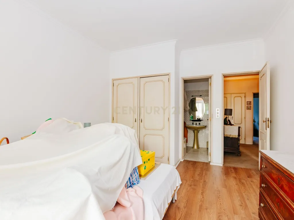 Apartamento T6 em Benfica – 210 m² junto ao Colombo - Image 4