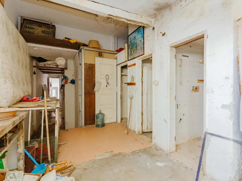 Oportunidade Única nas Olaias – Loja com Potencial para Transformação em Apartamento - Image 15