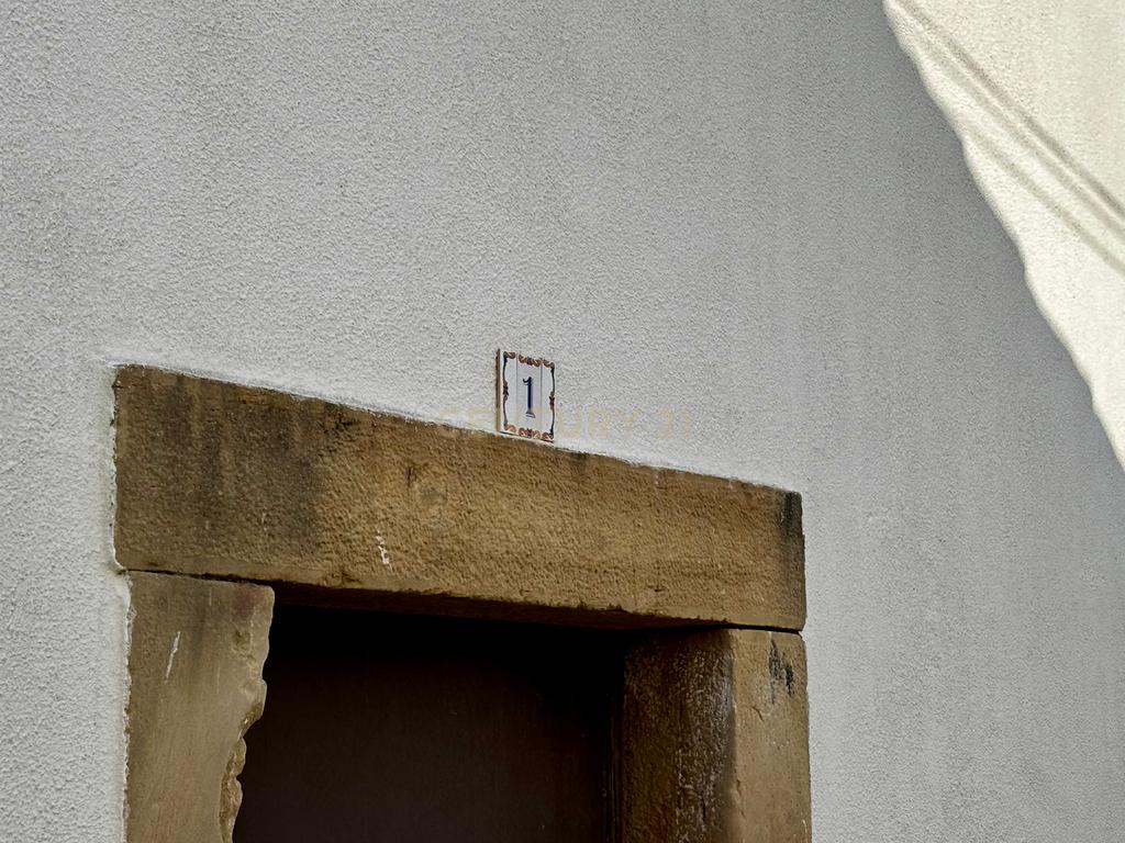 Moradia com T1+T2 Arrendados: Oportunidade no Gradil - Image 11