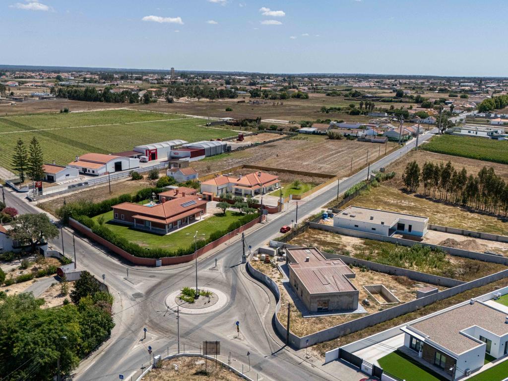 MORADIA T3 COM PISCINA E VISTA CAMPO - Image 30