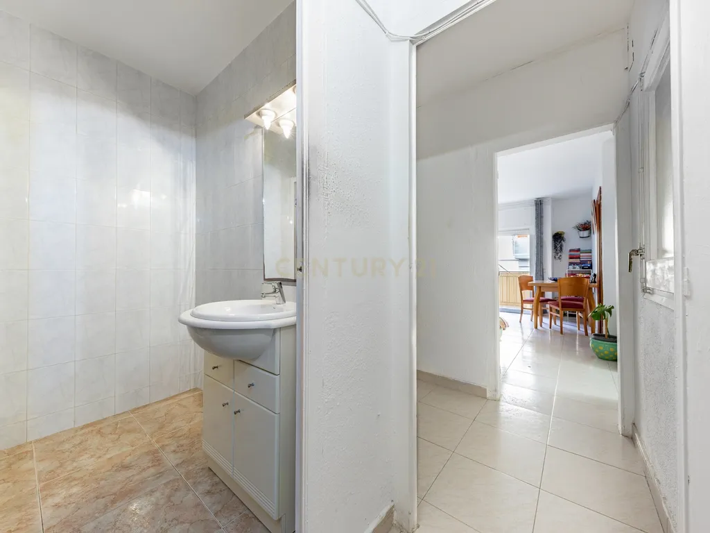 Apartamento luminoso com varanda e pátio na La Bòbila – Sitges - Image 12