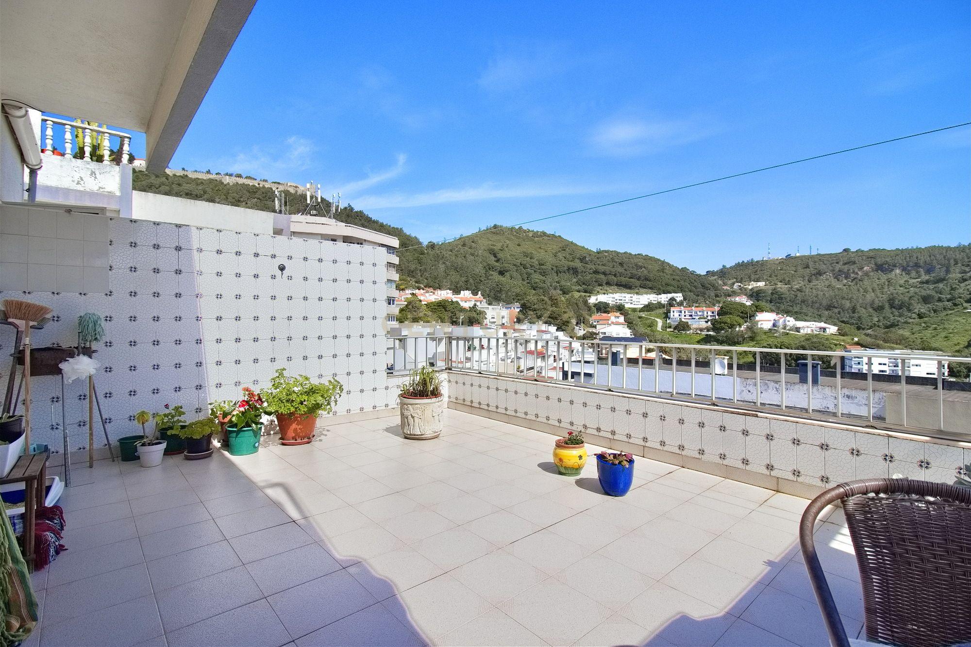 Apartamento T1+2 na Histórica Aldeia do Castelo de Sesimbra - Image 2