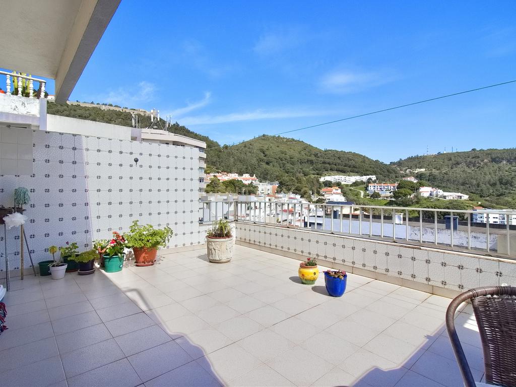 Apartamento T1+2 na Histórica Aldeia do Castelo de Sesimbra - Image 2