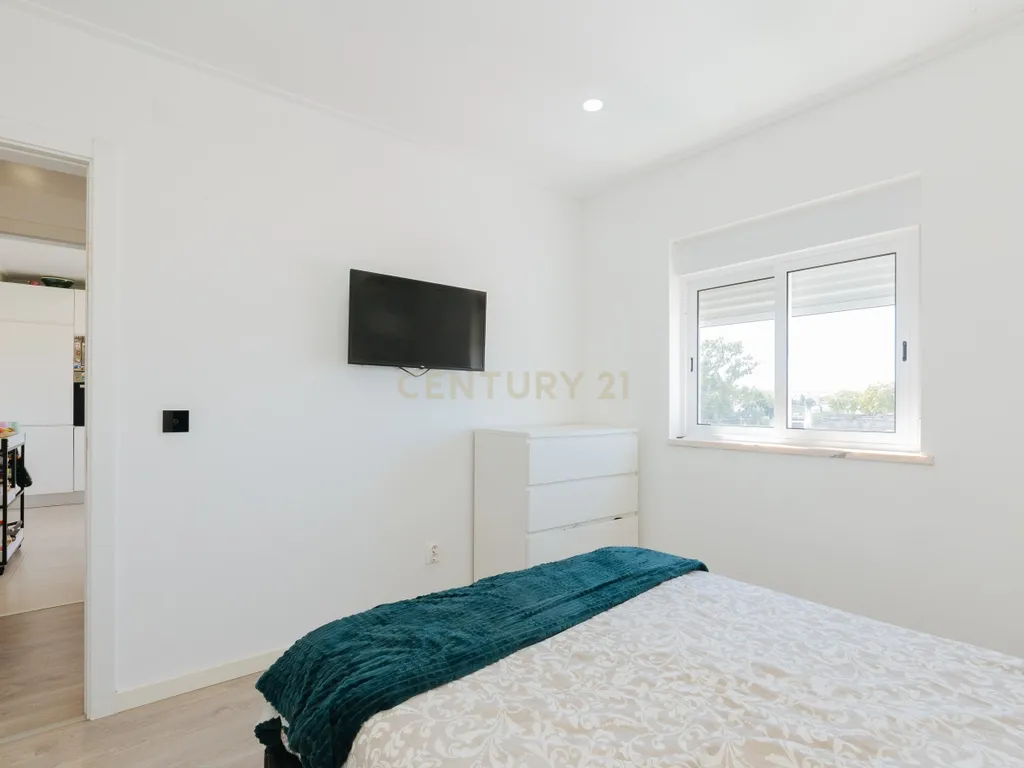 Apartamento T2+1 Renovado em Alhos Vedros - Image 8