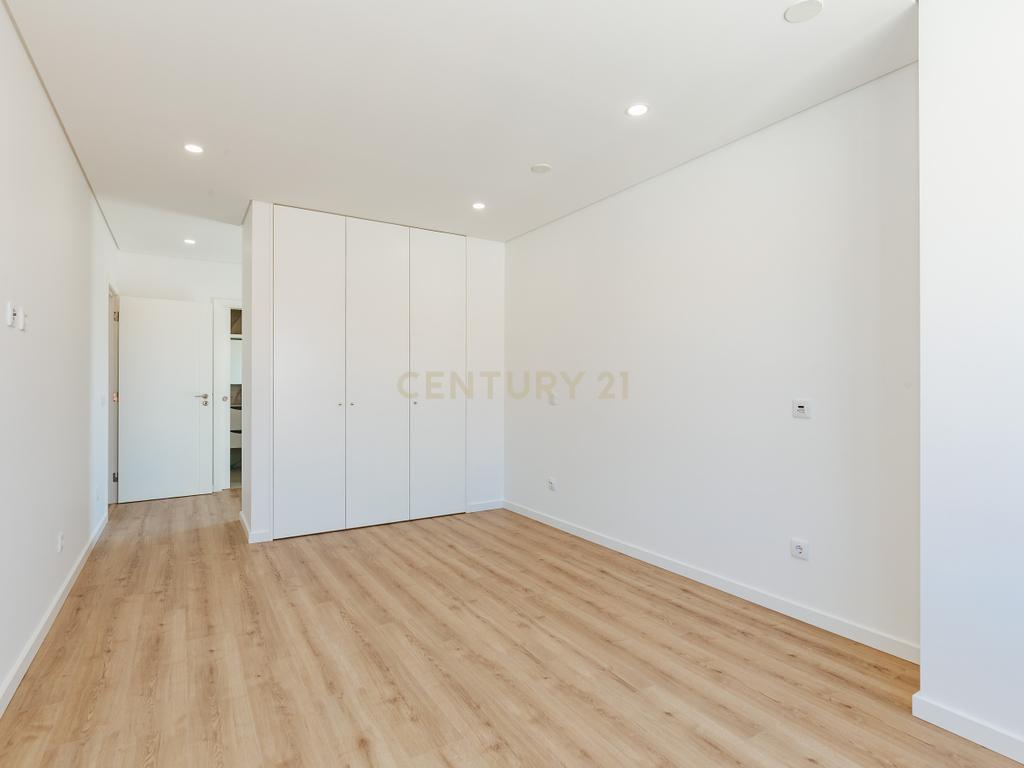 Apartamento T5 Duplex Único com 229 m² — Novo, Sofisticado e com Vista Panorâmica - Image 19