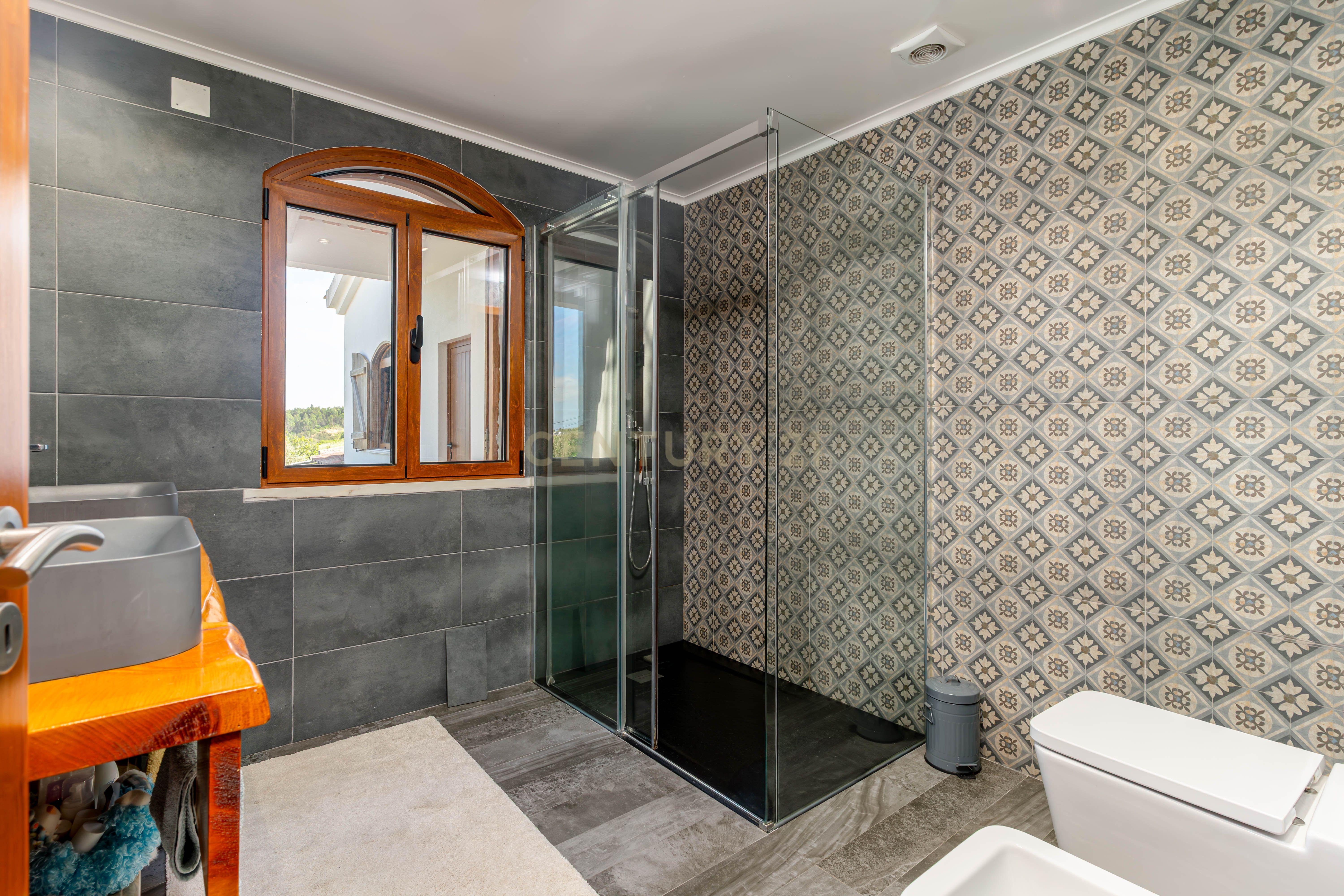 Espetacular Moradia T4 em Mafra com Jardim e Terraço - Image 33