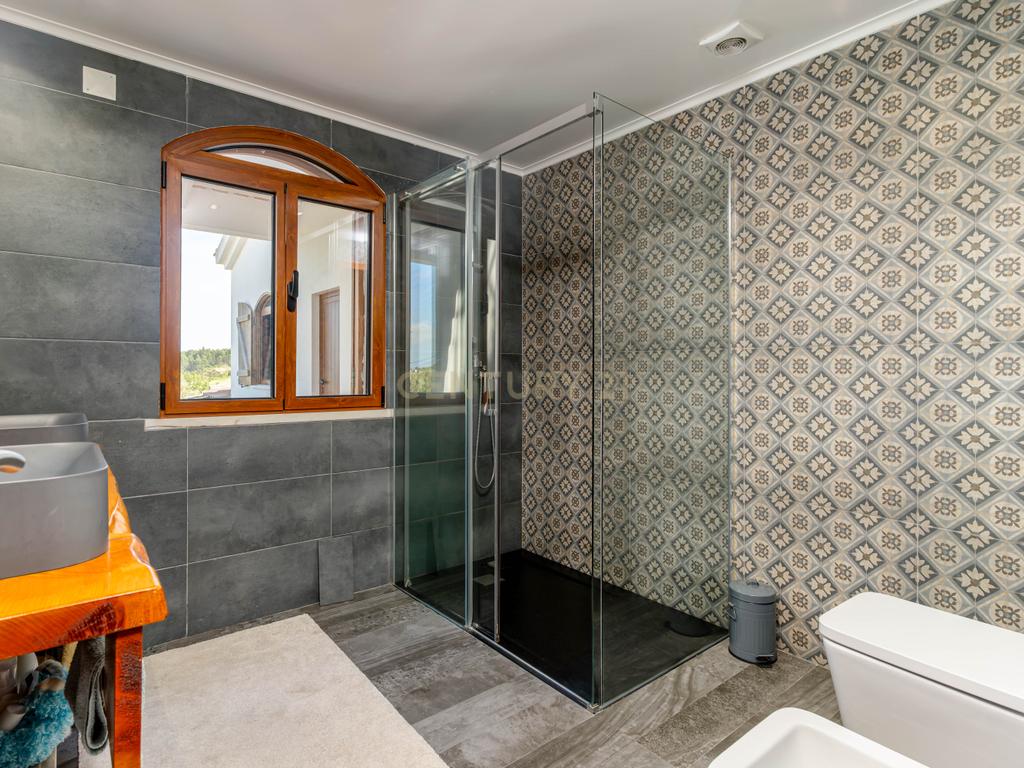 Espetacular Moradia T4 em Mafra com Jardim e Terraço - Image 33