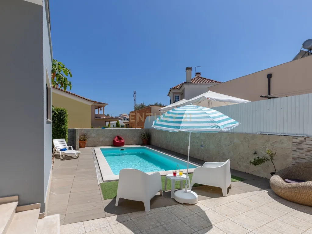 🌳 Moradia T4 Isolada com Jardim e Terraço na Quinta da Serralheira 🌞 - Image 74