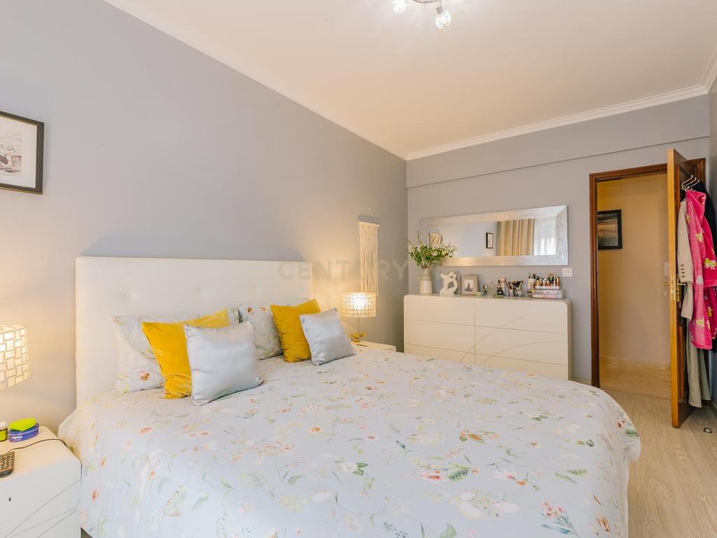 Apartamento T2 em Santa Marta do Pinhal – Corroios - Image 10