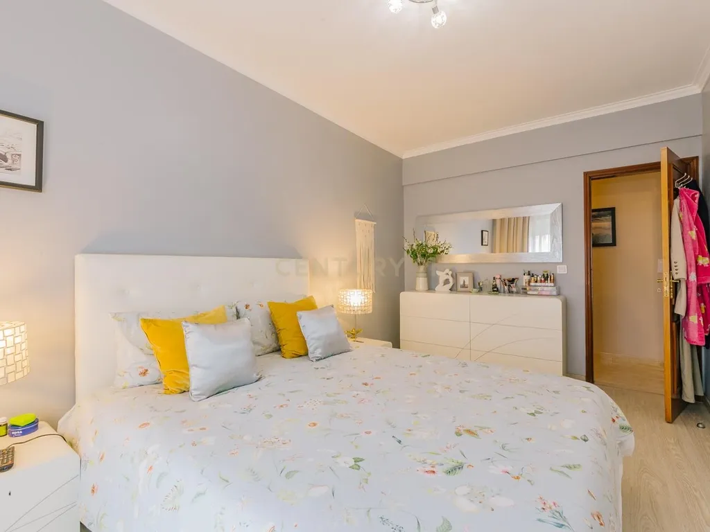 Apartamento T2 em Santa Marta do Pinhal – Corroios - Image 10