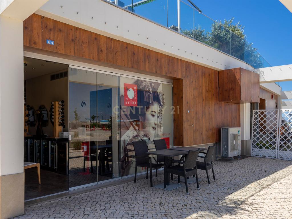 Trespasse – Restaurante Equipado na Marina de Olhão - Image 1