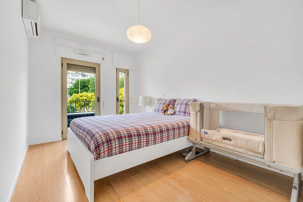 Apartamento T2 com Vista Panorâmica em Entrecampos - Image 22