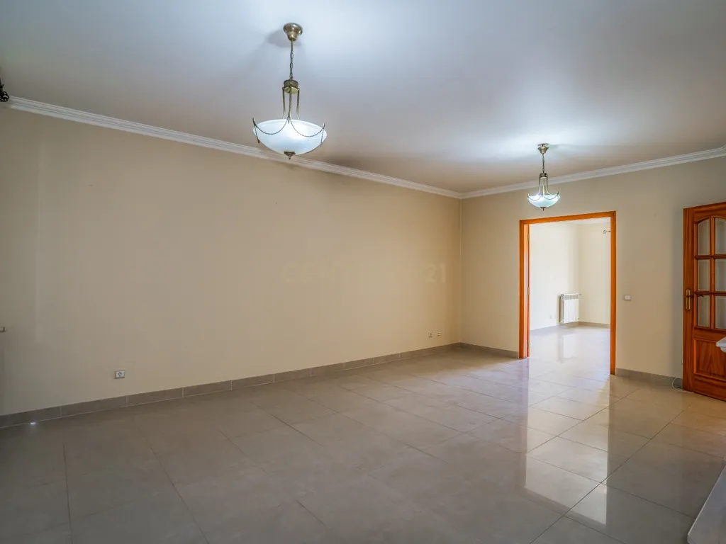 Moradia T4 na Urbanização Quinta do Pinheiro Manso – Caldas da Rainha - Image 6