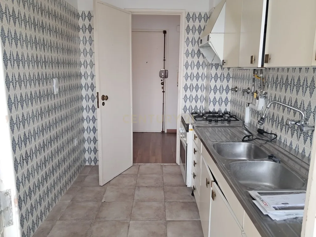 Apartamento T3 para arrendar – Entrada imediata - em Lisboa/ Benfica com garagem - Image 7