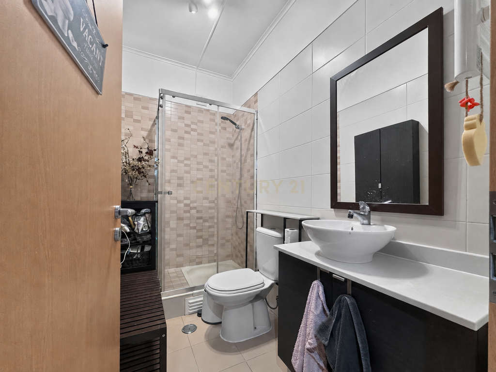 Apartamento T2 com Terraço de 37 m² na Urbanização do Bom Retiro - Image 7