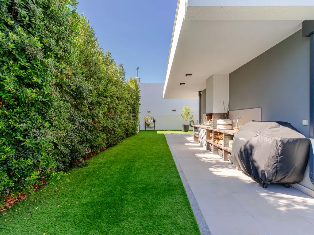 Moradia T4 Térrea de excelência com piscina e casa independente de 50m2 | Quinta da Marquesa - Image 57