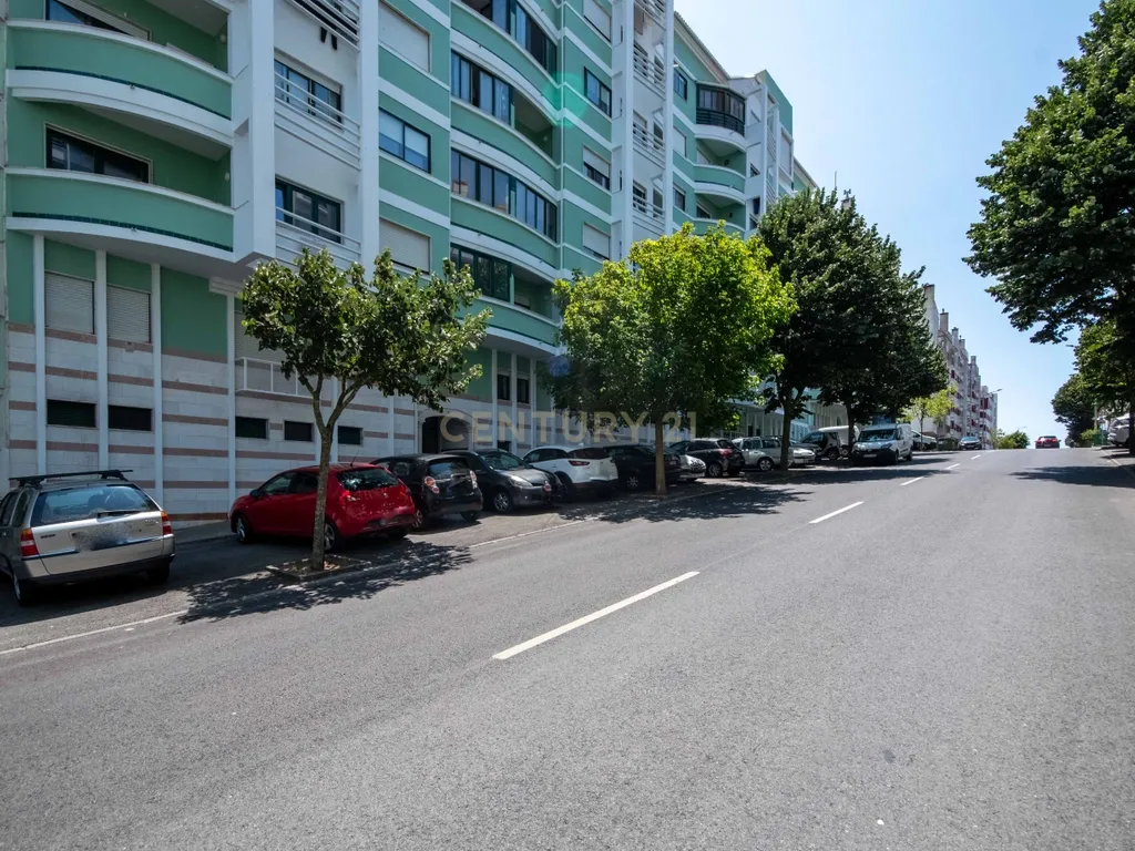 Apartamento T3 com varandas e Estacionamento | Cavaleira – Algueirão Mem Martins - Image 28