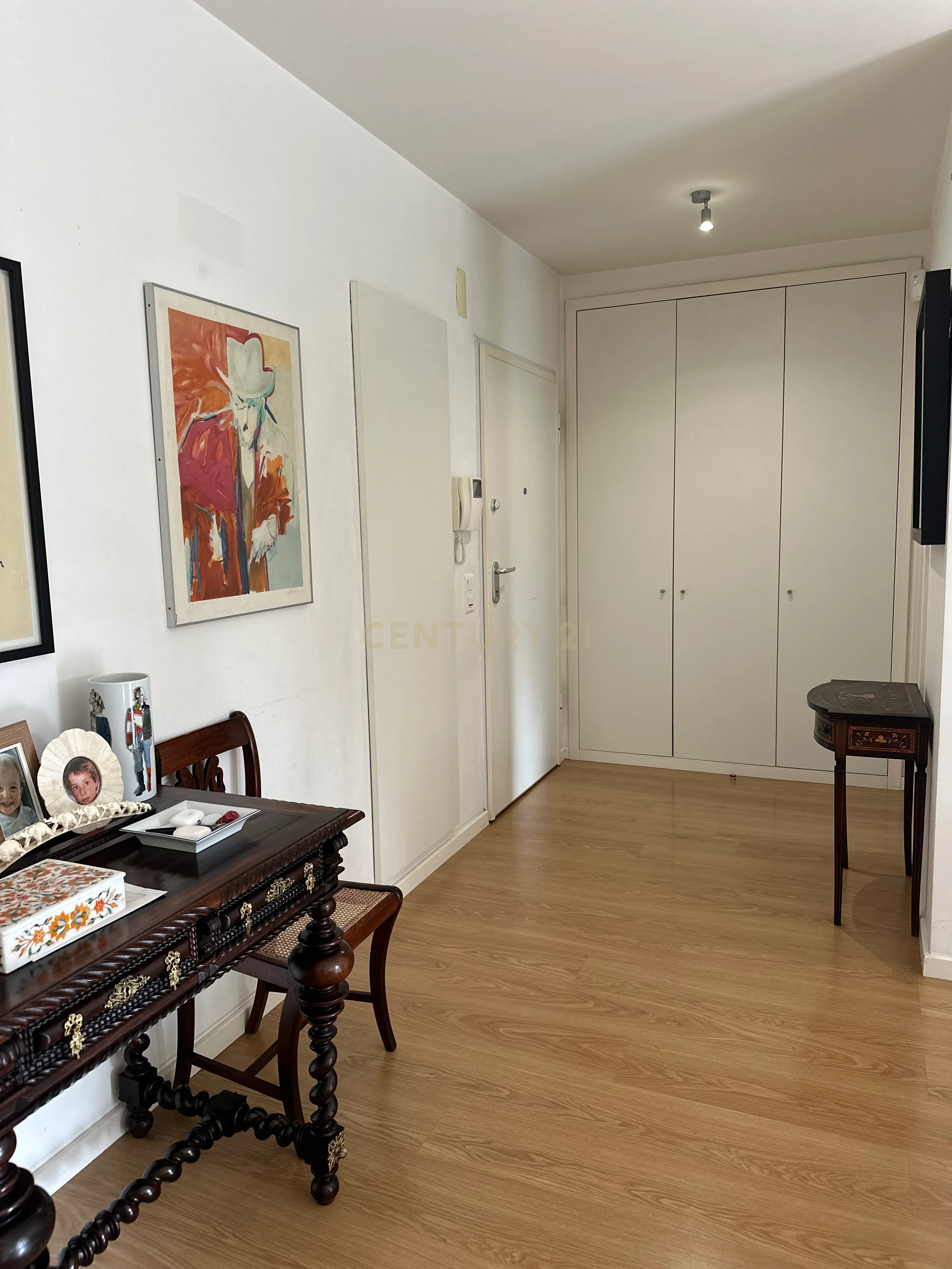 Apartamento T2 com 118m2 para venda nas Avenidas Novas com uma excelente localização proximo da estação de Entrecampos e da Cidade Universitária. - Image 1