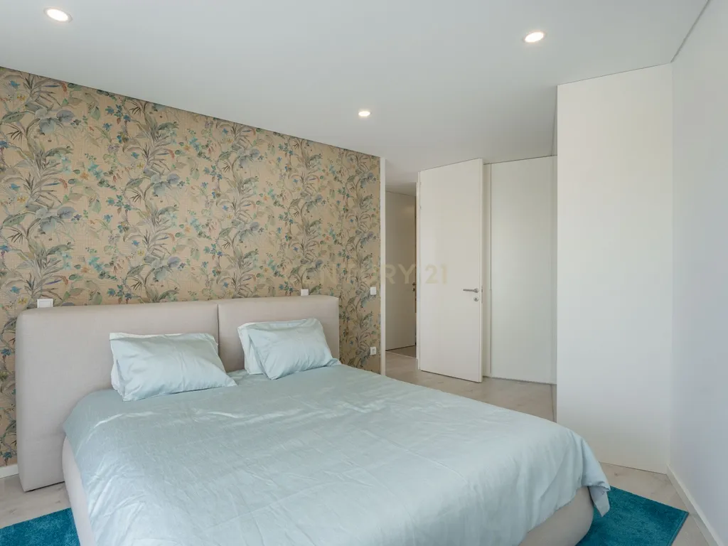 Luxuoso Apartamento Novo com Vista Parque em Lousada - Image 26